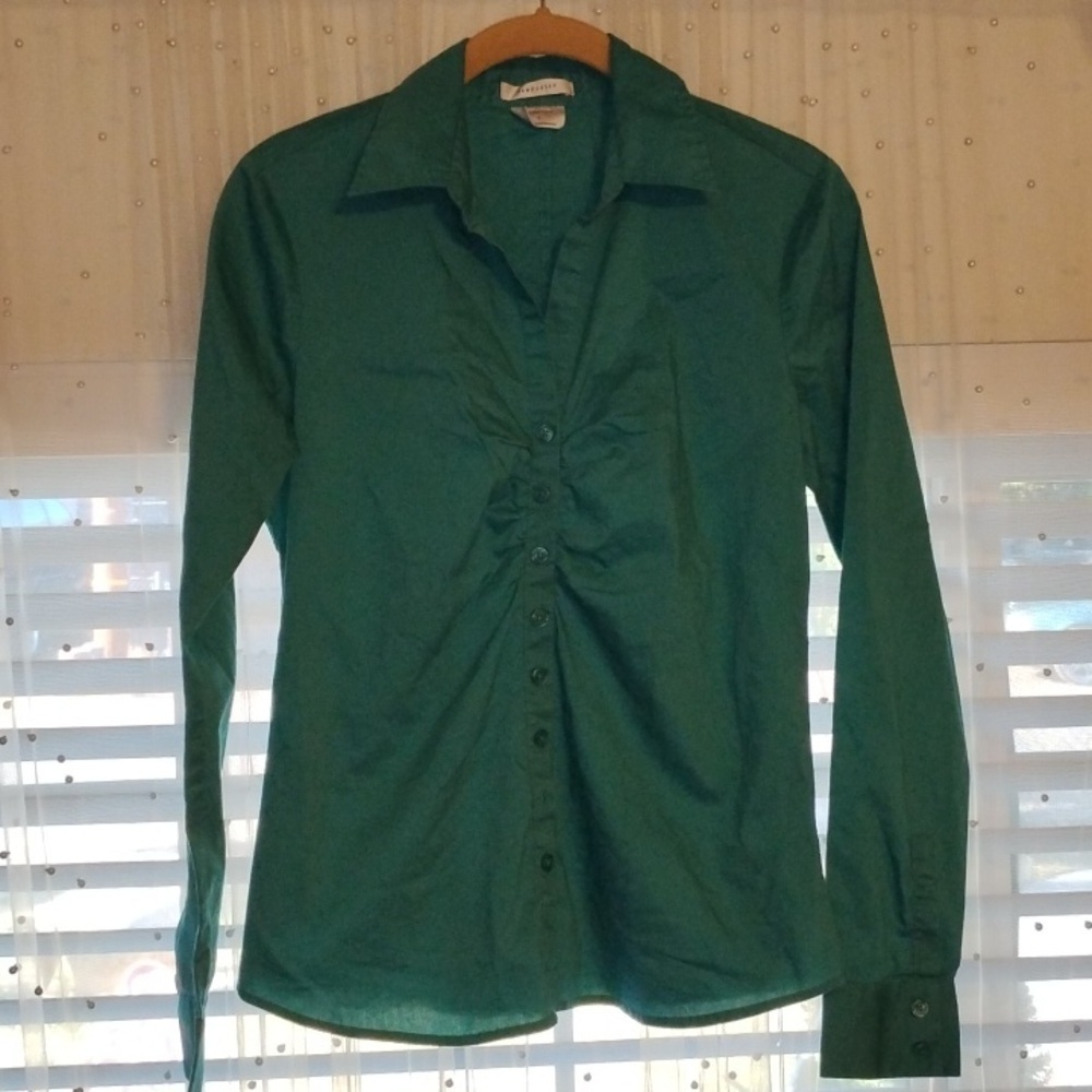 Van Heusen Woman's Green Stretchy Button Down, Long Sleeve Blouse, Size S